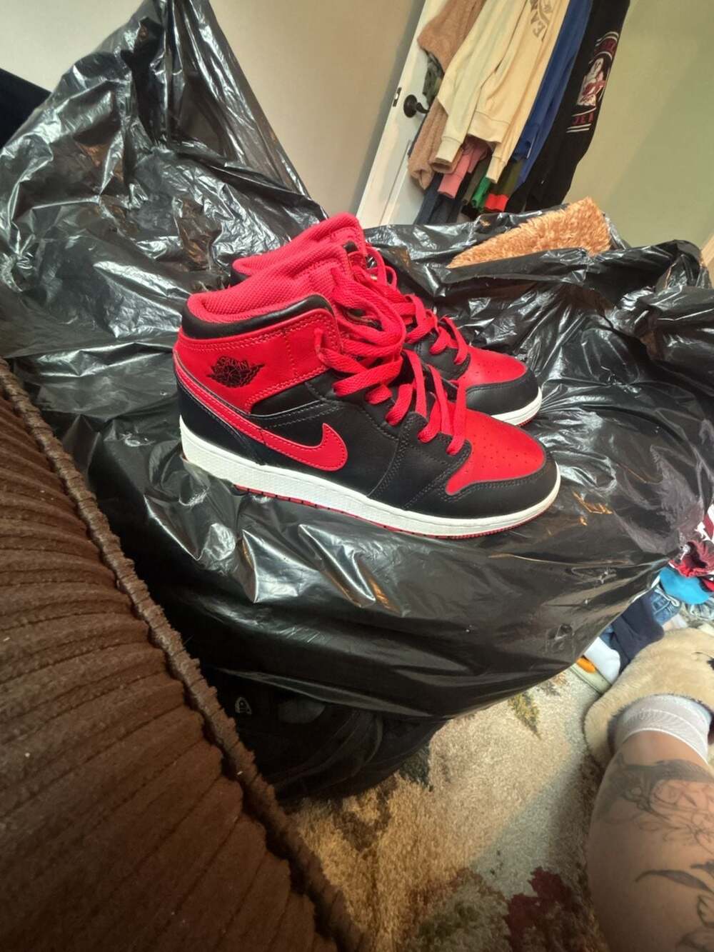 Jordan 1 Mid GS Alternate Bred Black Fire Red Youth Size 6.5Y DQ8423-060